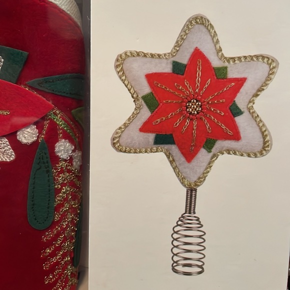 Hallmark Miniature Tree Topper and Skirt - Picture 3 of 6